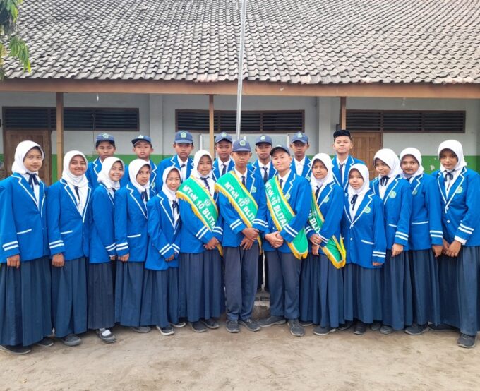 MTsN 10 Blitar Gelar Apel Pagi Sekaligus Pelantikan Pengurus OSIM Baru
