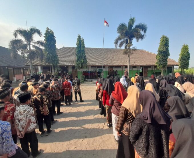 MTsN 10 Blitar Gelar Upacara Peringatan Hari Sumpah Pemuda ke-95