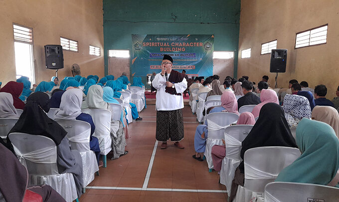MTsN 10 Blitar Gelar Spiritual Character Building