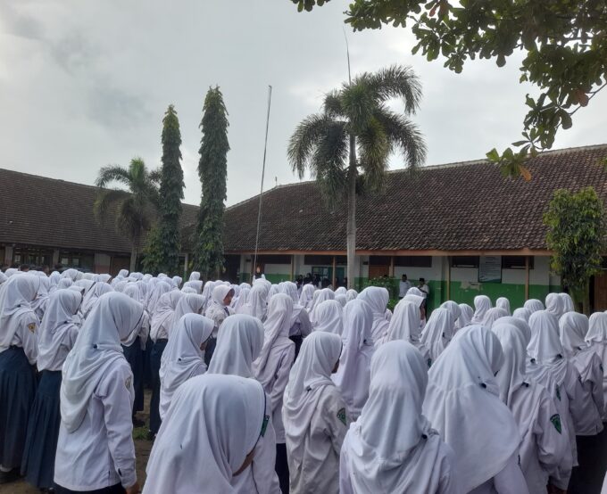MTsN 10 Blitar Gelar Apel Pagi Awali Semester Genap Tahun Pelajaran 2024/2025