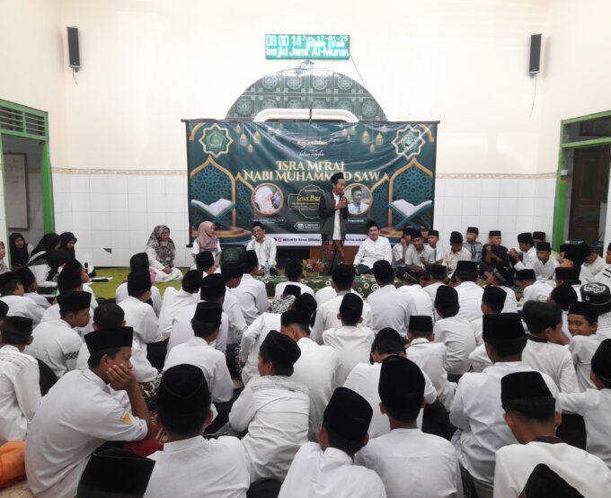 MTsN 10 Blitar Gelar Kajian Isra Mi’raj Bersama Gus Barru