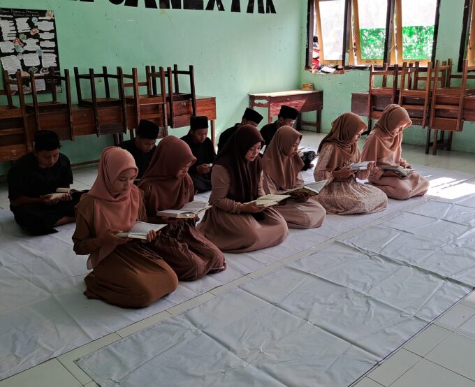 MTsN 10 Blitar Gelar Lomba Tartil Qur’an dan Lalaran Dirasatul Kutub Sambut Harla ke-7