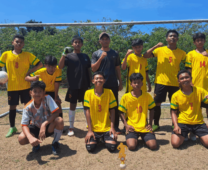 TIM MINI SOCCER MTsN 10 BLITAR RAIH PRESTASI DI AJANG PHBN KECAMATAN PONGGOK