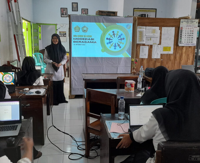 MTsN 10 Blitar Gelar Rapat Moderasi Beragama Dipimpin Langsung Kepala Madrasah