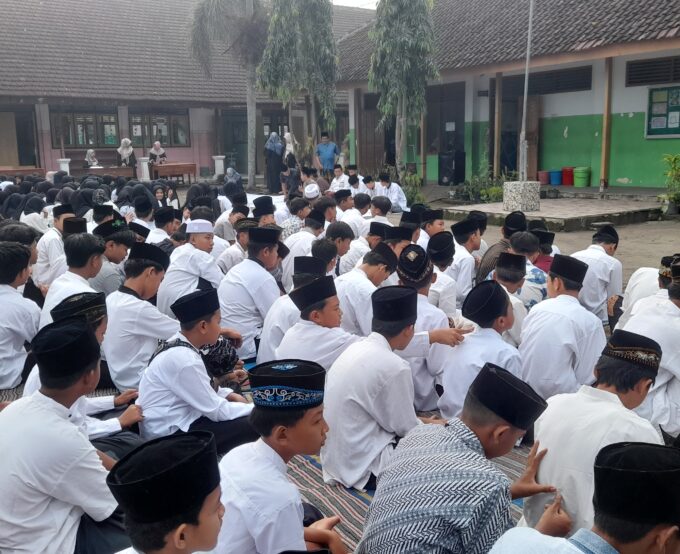 Doa Bersama Menyambut Bulan Suci Ramadhan di MTsN 10 Blitar