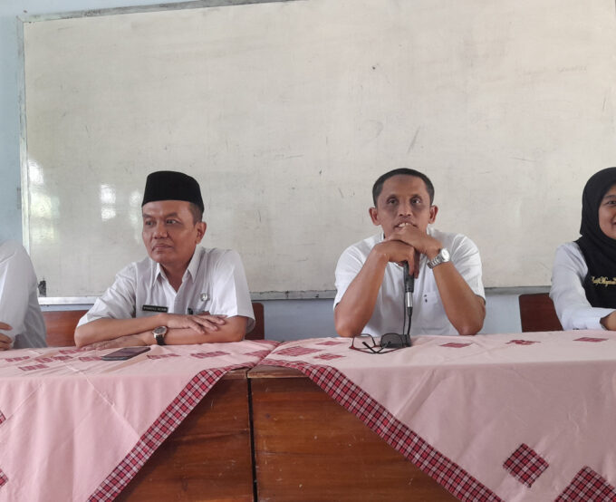 Penyambutan Kepala Tata Usaha Baru MTsN 10 Blitar