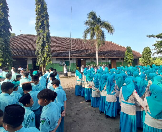 MTsN 10 Blitar Gelar Halal Bihalal Guru dan Siswa dalam Suasana Penuh Kehangatan