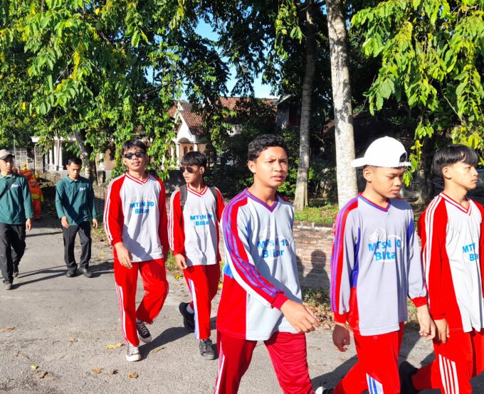MTsN 10 Blitar Turut Meriahkan Jalan Sehat