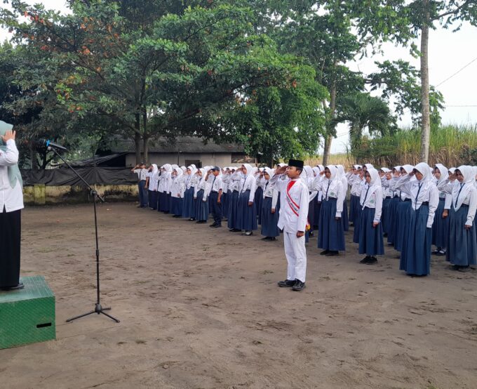 MTsN 10 Blitar Gelar Upacara Peringatan Hari Kebangkitan Nasional 2025