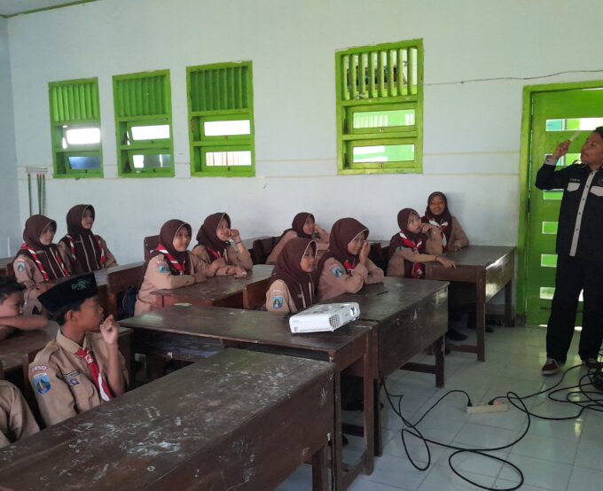 Mahasiswa Universitas Nahdlatul Ulama Blitar Gelar Sosialisasi Edukasi STOP Bullying di MTsN 10 Blitar
