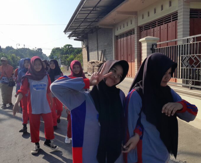 Jumat Sehat di MTsN 10 Blitar: Menjaga Kebugaran dan Kekompakan Warga Madrasah