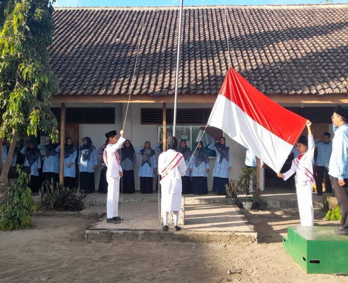 Upacara Bendera 1 Agustus di MTsN 10 Blitar, Awali Semangat HUT ke-80 RI