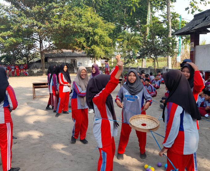 Lomba HUT ke-80 RI di MTsN 10 Blitar