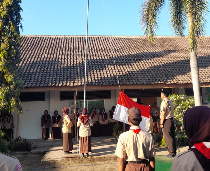 Upacara Bendera Hari Pramuka di MTsN 10 Blitar