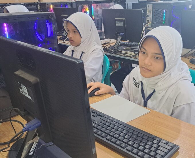 MTsN 10 Blitar Sukses Selenggarakan ANBK Tahun 2025