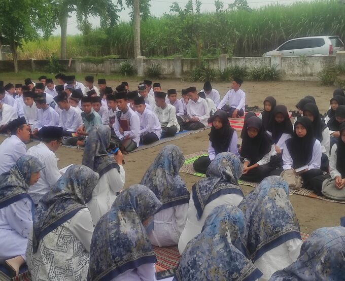MTsN 10 Blitar Turut Berpartisipasi dalam Kegiatan "Indonesia Khataman Al-Qur'an" Secara Nasional