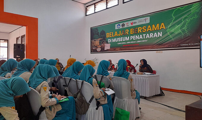 MTsN 10 Blitar Gelar Kegiatan Belajar Bersama di Museum Penataran