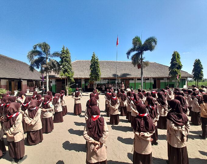 MTsN 10 Blitar Gelar Apel Penerimaan Anggota Pramuka Baru