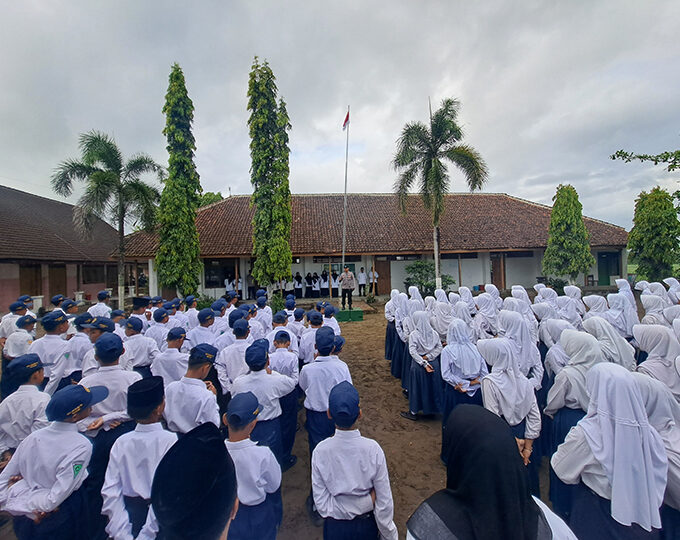 Polres Blitar Kota Berikan Penyuluhan di MTsN 10 Blitar, Bentuk Kesadaran Demokrasi Sejak Dini