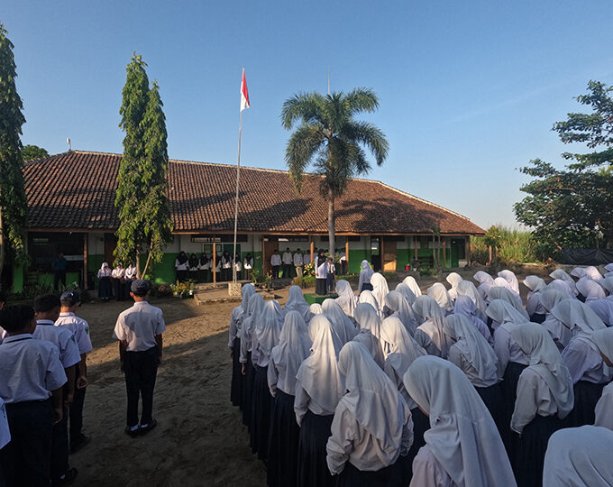 MTsN 10 Blitar Gelar Upacara Hari Kebangkitan Nasional