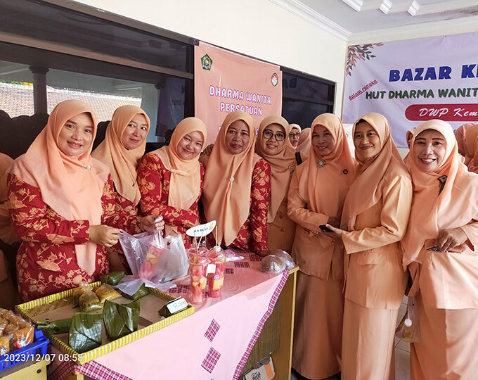 MTsN 10 Blitar Ikuti Bazar Kemandirian HUT Dharma Wanita Persatuan
