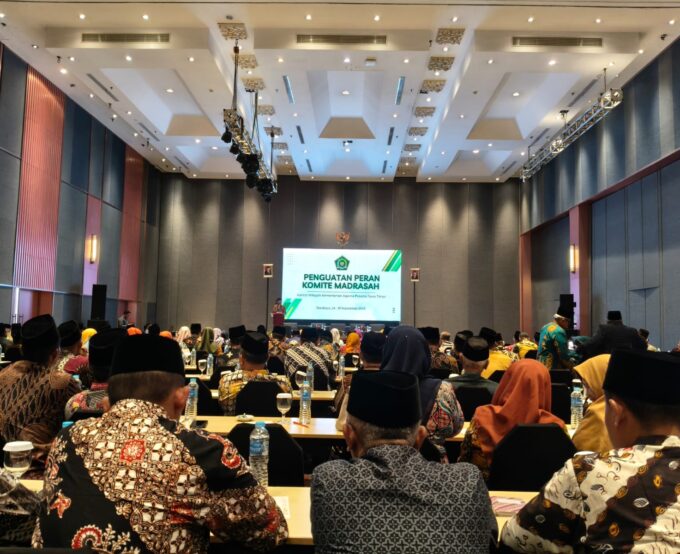 MTsN 10 Blitar Ikuti Penguatan Peran Komite Madrasah Kanwil Kemenag Jatim di Surabaya