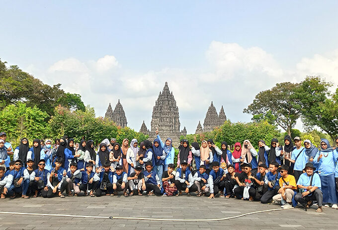 MTsN 10 Blitar Gelar Outing Class ke Yogyakarta dan Jawa Tengah