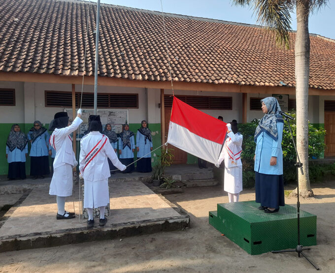 MTsN 10 Blitar Gelar Upacara Peringatan Hari Pahlawan Nasional 2024