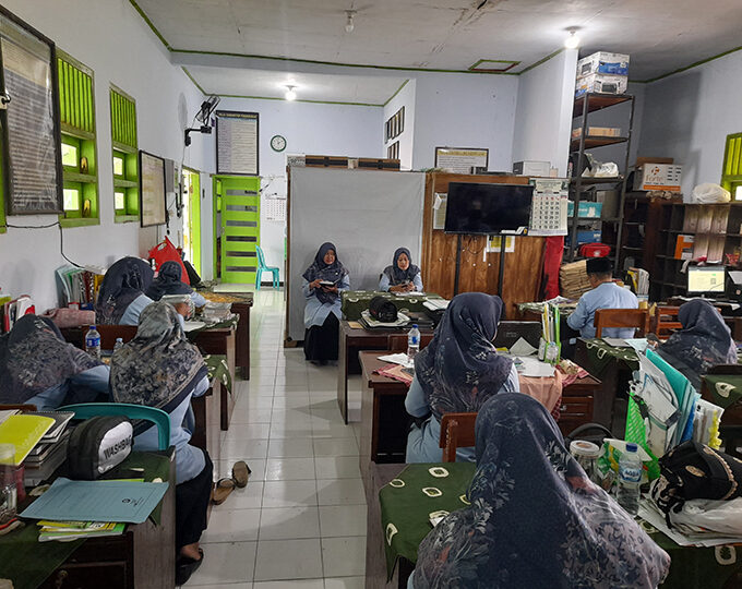 Rapat Dinas MTsN 10 Blitar: Persiapan Akhir Tahun dan Peningkatan Kualitas Pembelajaran