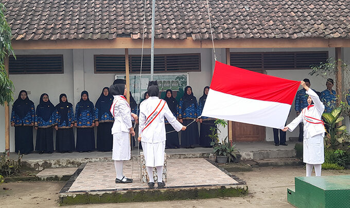 MTsN 10 Blitar Gelar Upacara Peringatan Hari Pahlawan Nasional 2025