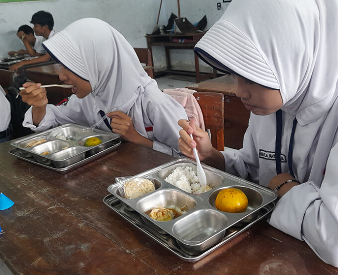 Program MBG Resmi Diimplementasikan, MTsN 10 Blitar Semringah Sambut Makan Bergizi Gratis Perdana