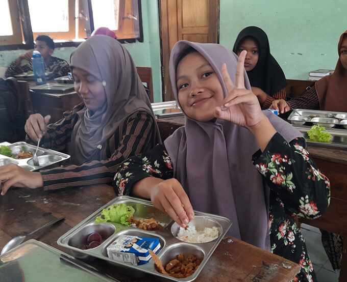 Program MBG Hari Kedua Berjalan Sukses, MTsN 10 Blitar Komit Wujudkan Siswa Sehat dan Berprestasi