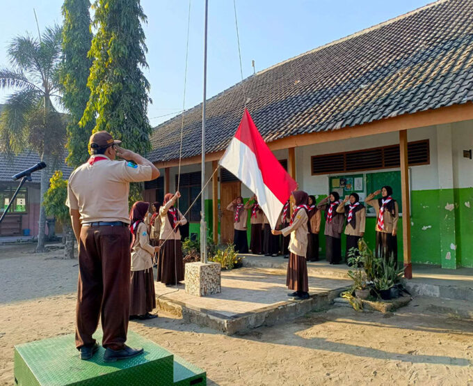 MTsN 10 Blitar Gelar Upacara Peringatan Hari Pramuka ke-63