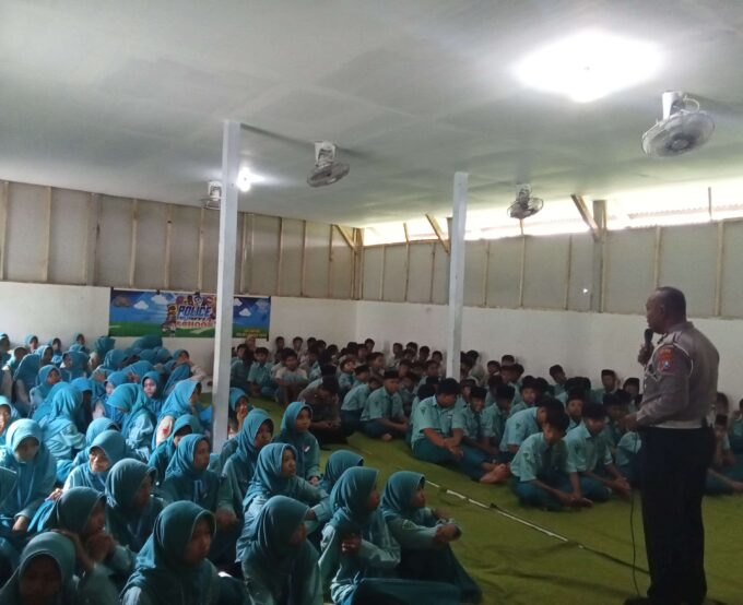 MTsN 10 Blitar Terima Kunjungan Sosialisasi dari Satreskrim Polres Blitar Kota