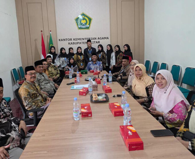 Sinergi Pendidikan: MTsN 10 Blitar Hadiri Penutupan Magang UIN SATU di Kantor Kemenag Kabupaten Blitar