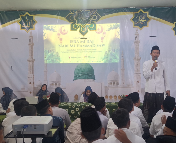 Peringatan Isra Mi'raj di MTsN 10 Blitar: Perkuat Shalat dan Keimanan