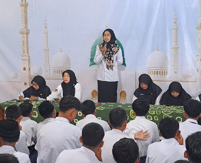 Perkenalan Kepala Madrasah Baru dan Sosialisasi Program Semester Genap MTsN 10 Blitar Berlangsung Meriah