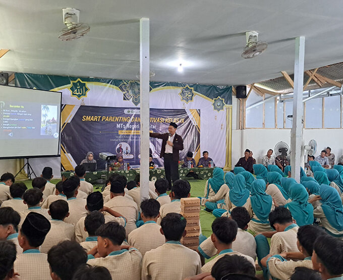 MTsN 10 Blitar Gelar Smart Parenting dan Motivasi Kelas IX: Kolaborasi Tiga Pilar Jemput Sukses