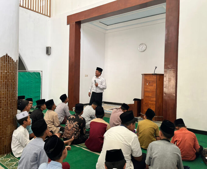 Pondok Ramadhan Putra MTsN 10 Blitar: Tiga Narasumber Beri Bekal Inspiratif bagi Siswa