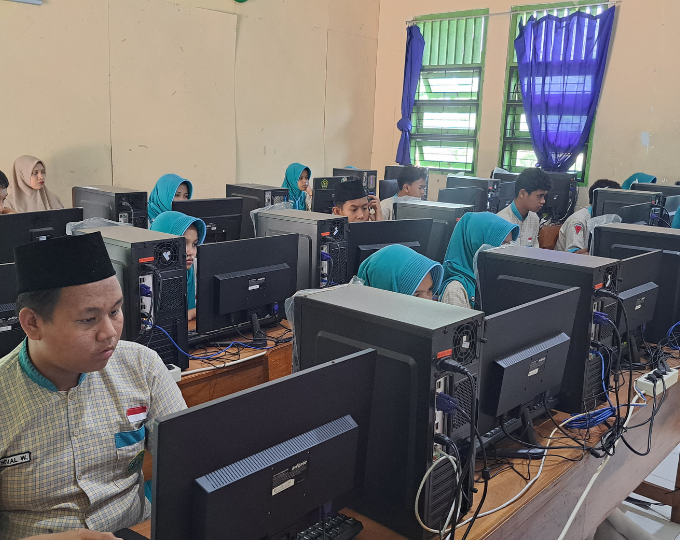 Sukses! MTsN 10 Blitar Selesaikan Ujian Madrasah (UM) Kelas IX Secara Online