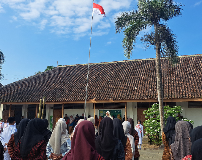MTsN 10 Blitar Gelar Upacara Peringatan Hari Pendidikan Nasional 2026