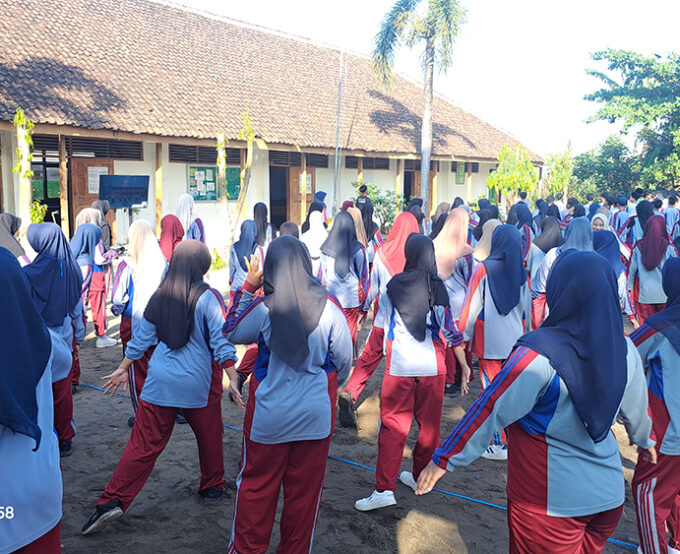 MTsN 10 Blitar Gelar Senam Sehat Bersama dan Lomba Senam Kreasi