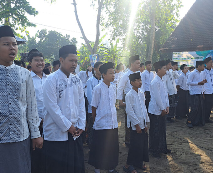 MTsN 10 Blitar Semarakkan Tahun Baru Islam 1448 H dengan Pawai Ta'aruf