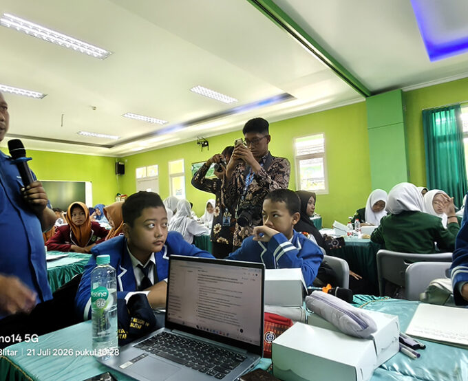 Siswa MTsN 10 Blitar Ikuti Diklat Jurnalistik Jawa Pos Radar Blitar