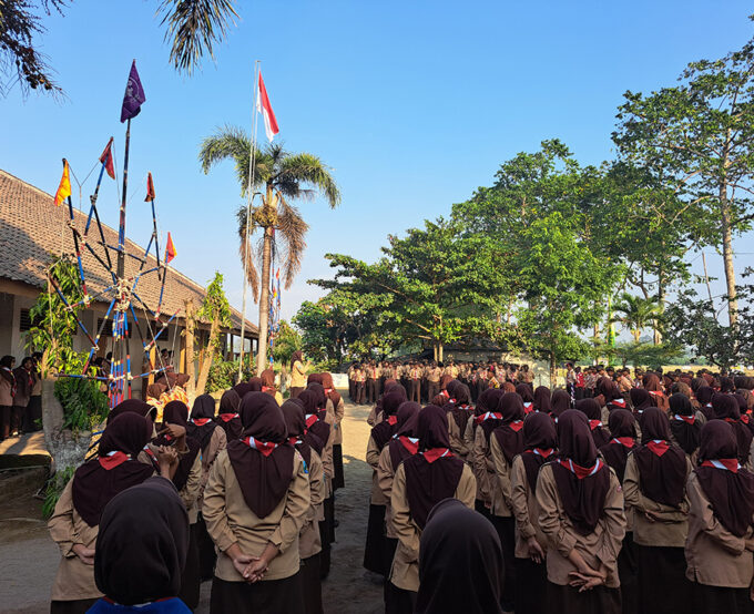 Upacara Hari Pramuka ke-65 di MTsN 10 Blitar Berlangsung Khidmat dan Semarak
