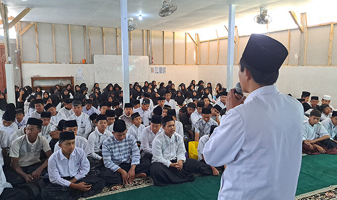 MTsN 10 Blitar Peringati Maulid Nabi Muhammad SAW dengan Penuh Khidmat